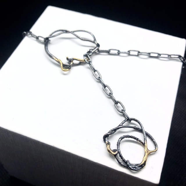 MOLTEN - Unique silver thread-through necklace - Gunmetal & Gold finish